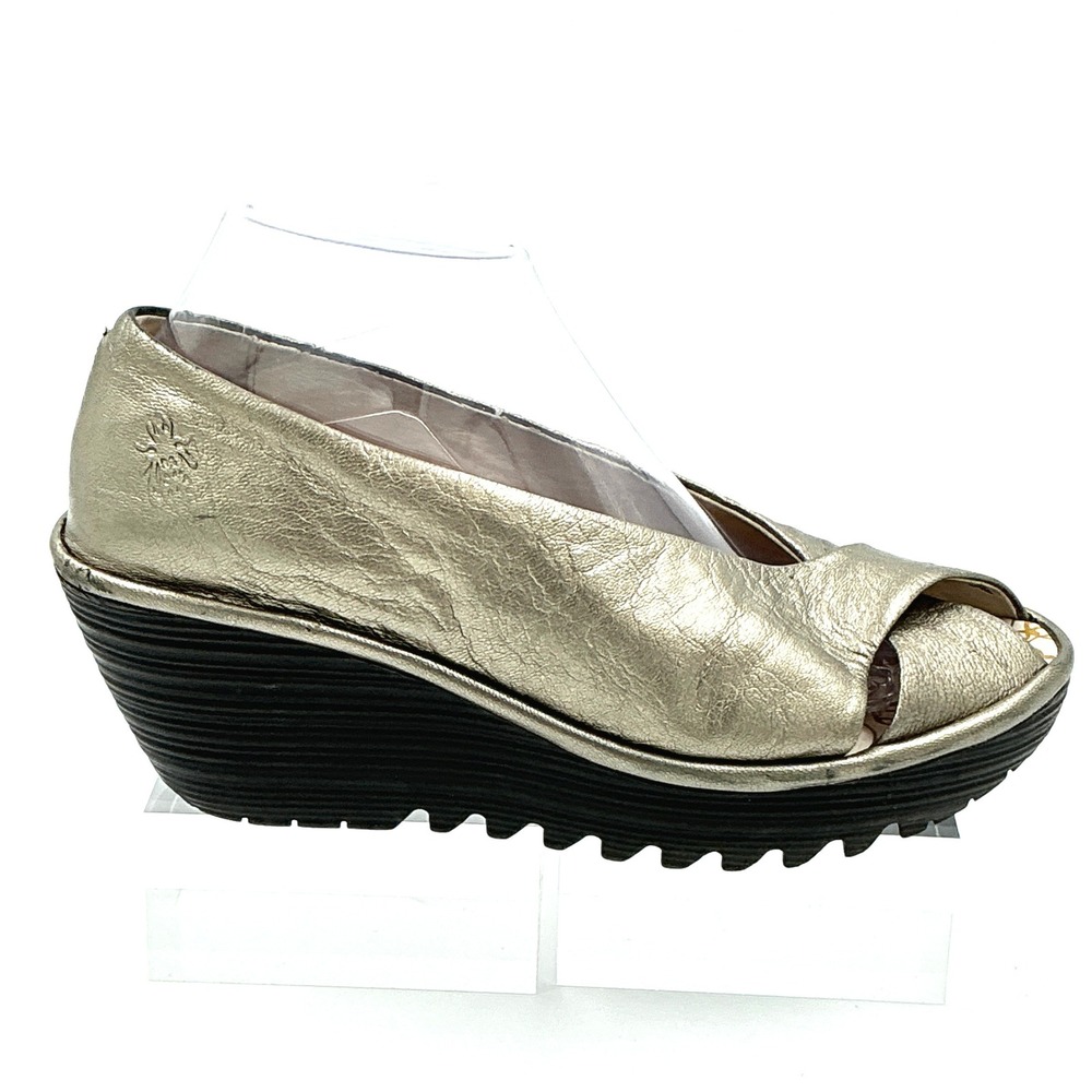 Fly London Size 39 US 8.5 Wedge Sandals Pewter Metallic Leather Peep Toe Yala